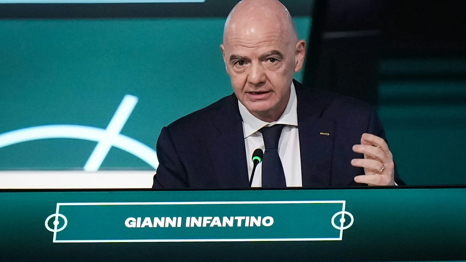FIFA内部哗变:员工意外发声要求因凡蒂诺下课,世界杯后危机加剧