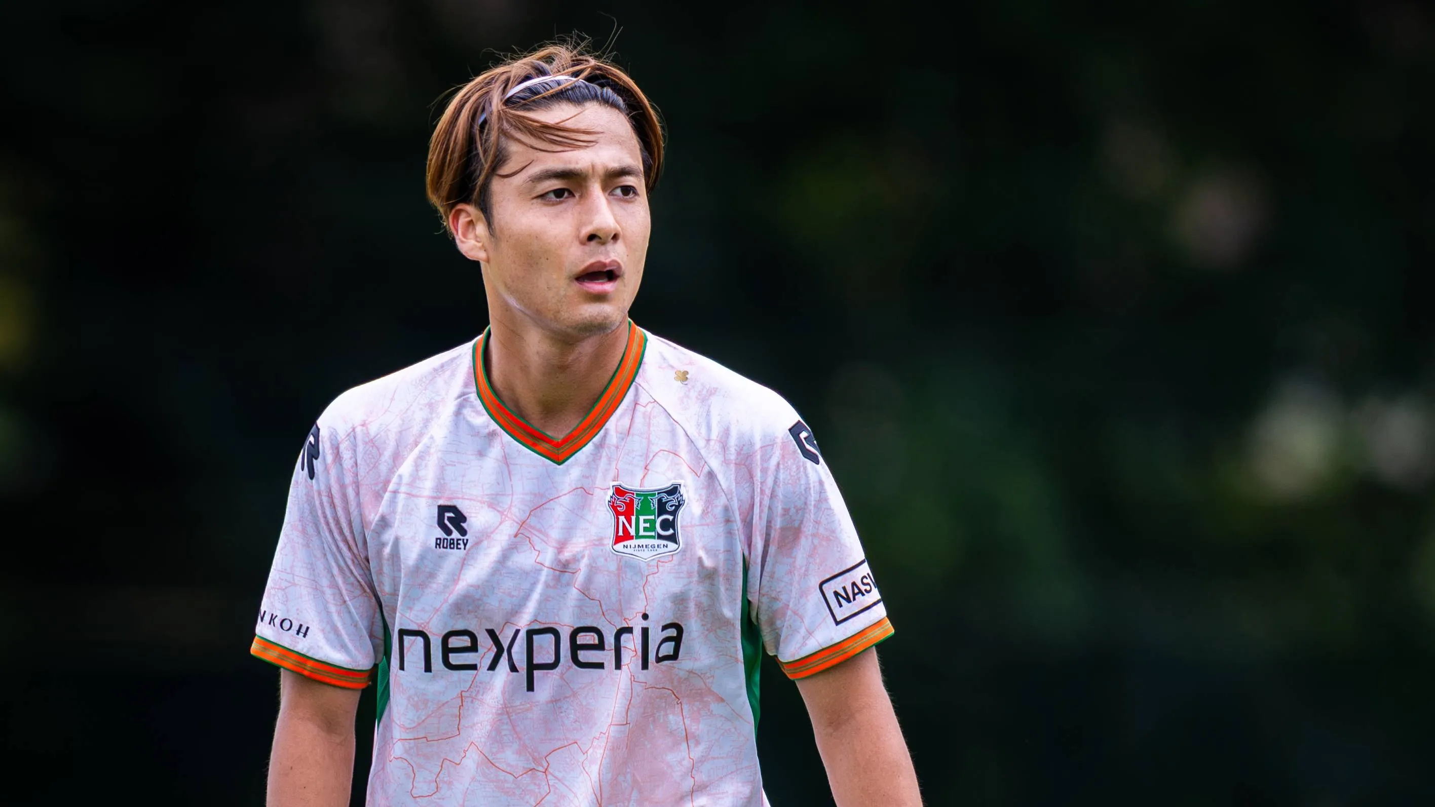 PSV截胡NEC中场佐野航大,日本国脚离队体检在即
