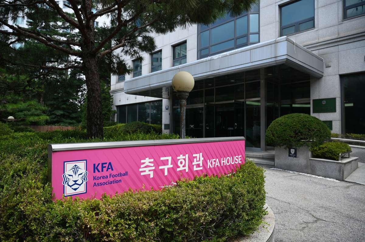 韩国警方突袭足协调查洪明甫任命疑云,世界杯惨败后风波再起