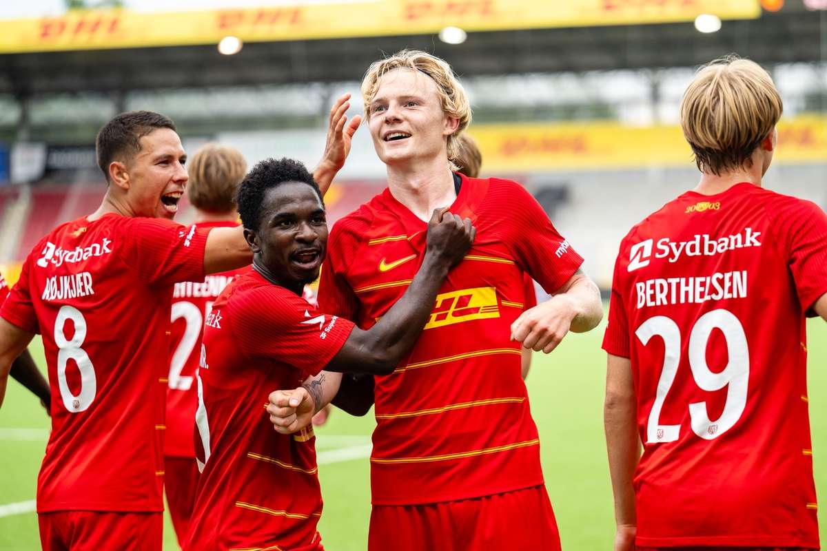 欧协联资格赛:伯特尔森世界波,北西兰客场2-0完胜瓦卢尔占先机