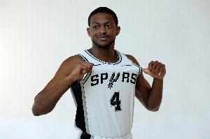 NBA杯历史场均得分排名：福克斯33.2分第1 东亚约字分列2-5位