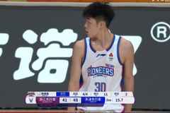 敢打敢拼！19岁小将蒋祺禹不虚孙铭徽 半场4中4拿到11分2助