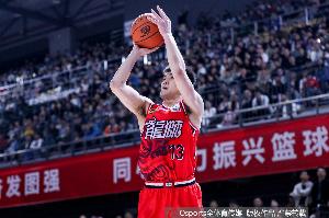 媒体人:郭艾伦享受比赛大于跟外界较劲 相信大多数球迷都这么想