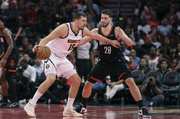 有约基奇的吹罚待遇吗？申京:不 他是两届MVP 在我这年纪时也没哨