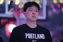 杨瀚森背打成功率很高但球权少 标准合同吕佩尔10中1 琼斯10中3