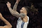 终于回来了！布兰登·克拉克赛季首秀7中2拿到6分3板1助1断 5犯规