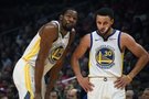 这次你身旁不是库里了!17年KD问40+库里主动要球 被拖入加时输球