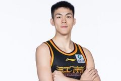 场均22.8分!媒体人:庞峥麟不是刷数据 他的命中率奇高 进攻犀利