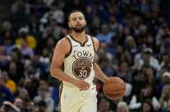 虽迟但到！库里撤步三分+借掩护三分连续命中 外线开和了！