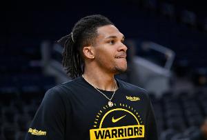 ?NBA官方祝勇士新秀理查德23岁生日快乐！赛季场均8.1分2.7板