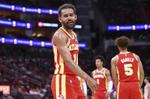 特雷·杨：之前我们只是防守出问题 今天是攻防都出了问题