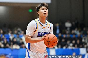 手感不佳但冲击力依旧强！赵睿半场5中1拿到9分3板 罚球7罚6中