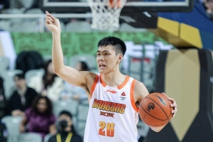表现很活跃！庞峥麟半场8中5拿16分 武器库丰富三分2中2&罚球5中4