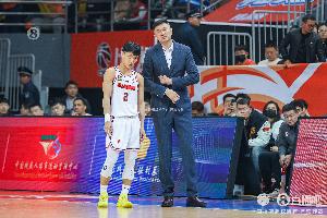 媒体人:希望宏远看到后卫线隐患 练杨溢还是找新外援要尽快决定