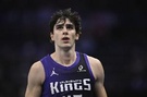 雷诺膝盖扭伤明天将接受检查!雷诺:问题不大 只是当时有点吓人