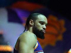 社会你龙哥！狄龙17中8砍下22分助队赢下联盟第一 末节独砍14分