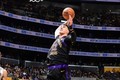 拉拉维亚生涯至今4个赛季合计9场20+ 包括本赛季在湖人的4次