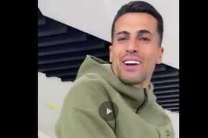 开心到飞起!坎塞洛得知即将租借回归巴萨,在更衣室兴奋拍视频