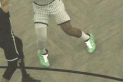 没有争议了?NBA官方超清慢镜确认：班凯罗绝杀三分没有踩线！