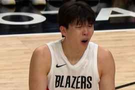 身背5犯！开拓者媒体人：裁判讨厌杨瀚森吗？这么瞎吹胡吹！