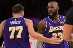 自26年东詹同场3胜1负 詹场均28.3+8.3+8.5+56% 东31+6.5+8.8+44%