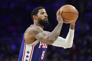 高难度！乔治强攻巴恩斯 脚滑失衡对抗防守抛投打进还要加罚