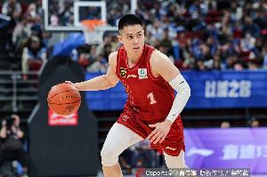 状态不俗！陈盈骏半场9中5拿到14分2板2助1断