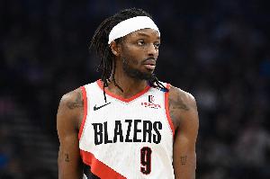 状态不俗！格兰特替补12中6拿下22分3板2助 上半场15分