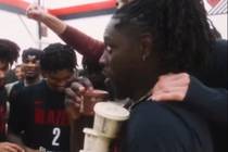 杨瀚森拿了吗？阿夫迪亚送队友自己品牌的冰淇淋 霍勒迪&罗威疯抢