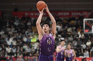 强硬两双！邹雨宸8中5&11罚全中砍下21分15板 正负值+15