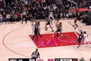 孤立无援啊！杜兰特单打硬顶卡斯尔 结果被文班补防大帽