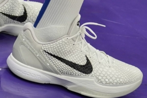 致敬传奇！库里今日上脚Nike科比6代 “Protro Sail”配色球鞋
