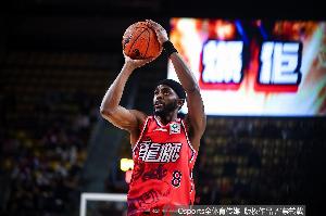 媒体人:陶汉林首功 山东末节靠防守赢球 霍勒迪&托马斯也非常猛