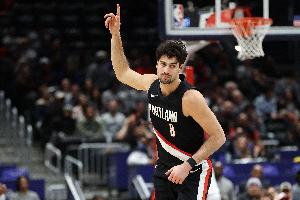 迈克·布朗：限制阿夫迪亚需全队努力 在NBA单靠一个人防不住对手