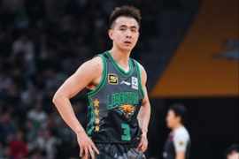 赵继伟生涯抢断总数达893个 超越琼斯来到CBA历史抢断榜第九位