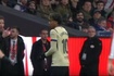 贴脸开大！六台：马竞3-0领先巴萨后，西蒙尼对亚马尔比“3”手势