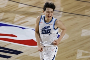 杨瀚森：全明星周末最期待与偶像约基奇聊天 我等不及要亲他了
