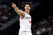 充满活力！尼德豪泽7中3拿7分8板4帽 关键干扰球&大帽获绝杀机会