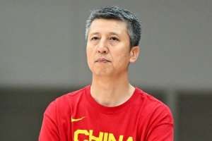 媒体人:放眼目前整个中国篮坛 作为教练还有谁比郭士强更强?