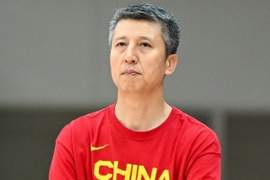 解说:对于重点人的防守以及防守怎么轮转 中国男篮还是得练