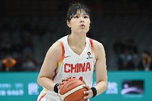 多个篮下机会没把握住！李月汝11投2中仅得6分5板 正负值-17