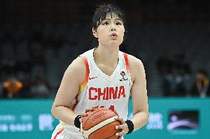小宝加油！李月汝半场3中2&2罚全中拿到6分4板1助 有2失误