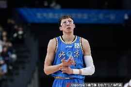 14罚5中!媒体人:周琦罚球容易被针对 姚明大郅巴特尔罚球都不错