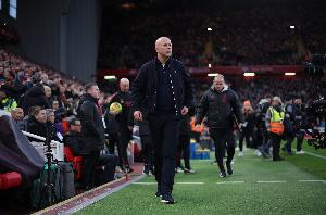 利物浦旧将:斯洛特夺过冠下赛季应留任,但巨额花销可能让他下课