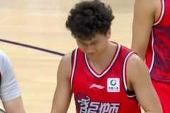 媒体人:张文杰将FMVP级别的赵继伟限制到7投1中 下赛季大有可为