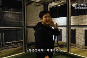樊振东与波尔到访多特+踢球?樊振东调侃：尽力了但踢得不咋地