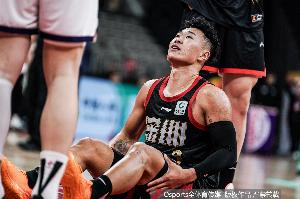 解说:深圳10连胜多位球员轮流Carry 小球跑轰风格很体现教练水平