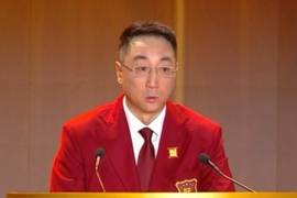 王非谈赴美深造经历：头发长也舍不得剪 美国理发太贵 还要小费