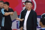 媒体人:青岛总经理多年不起争执不喷裁判 今天成功被裁判惹急了