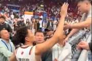 记者:曾在正常规定之内却被限制采访拍摄 安保说这里是北京